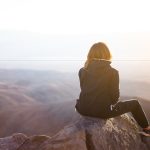 「子離れが寂しい」と感じる母親へ。空っぽな気持ちの正体と、自分を取り戻す5つの方法